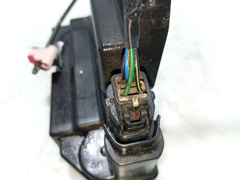 Recambio de cerradura puerta trasera izquierda para ssangyong actyon referencia OEM IAM 7131009003  