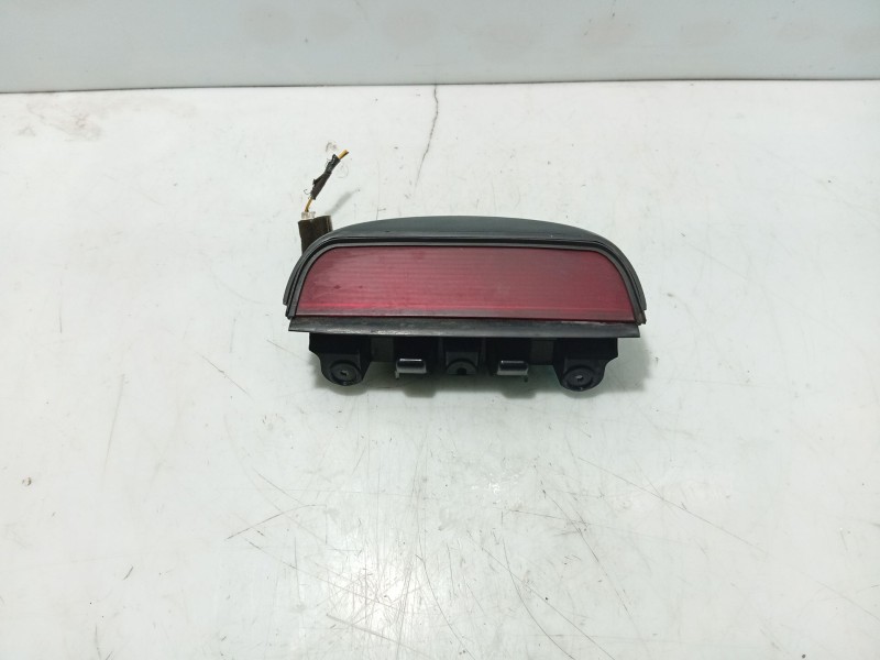 Recambio de luz central de freno para ssangyong actyon referencia OEM IAM 8380031002  