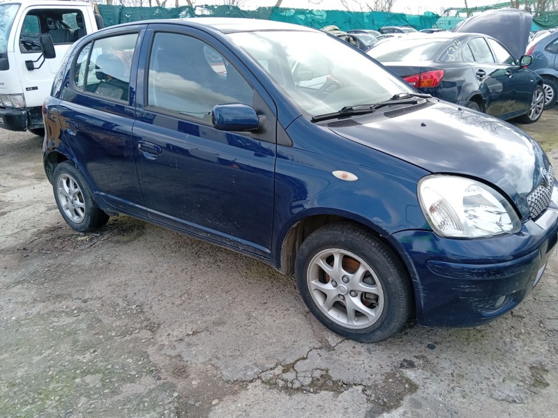 toyota yaris (_p1_) del año 2004