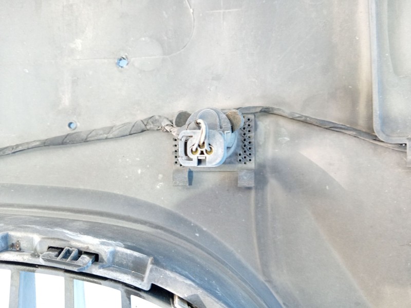 Recambio de paragolpes delantero para bmw 5 (e60) 525 d referencia OEM IAM 51117111740  