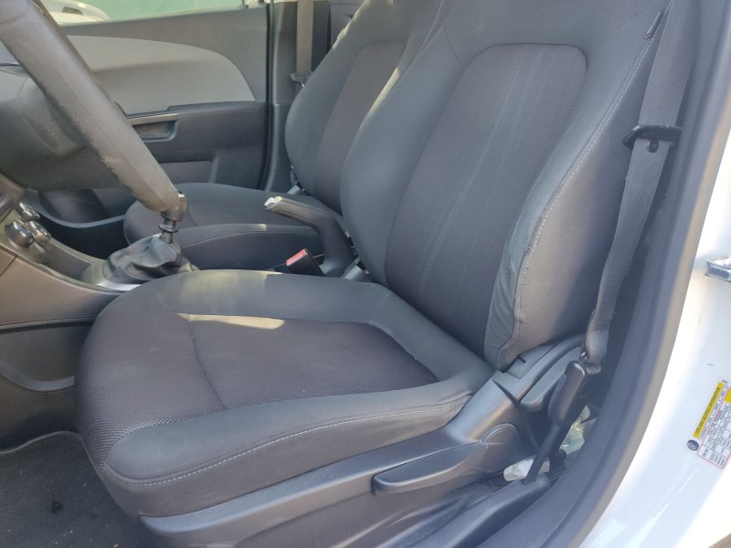 chevrolet aveo hatchback (t300) del año 2012