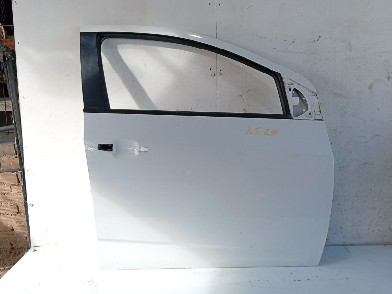 Recambio de puerta delantera derecha para chevrolet aveo hatchback (t300) 1.3 d referencia OEM IAM 42662846  