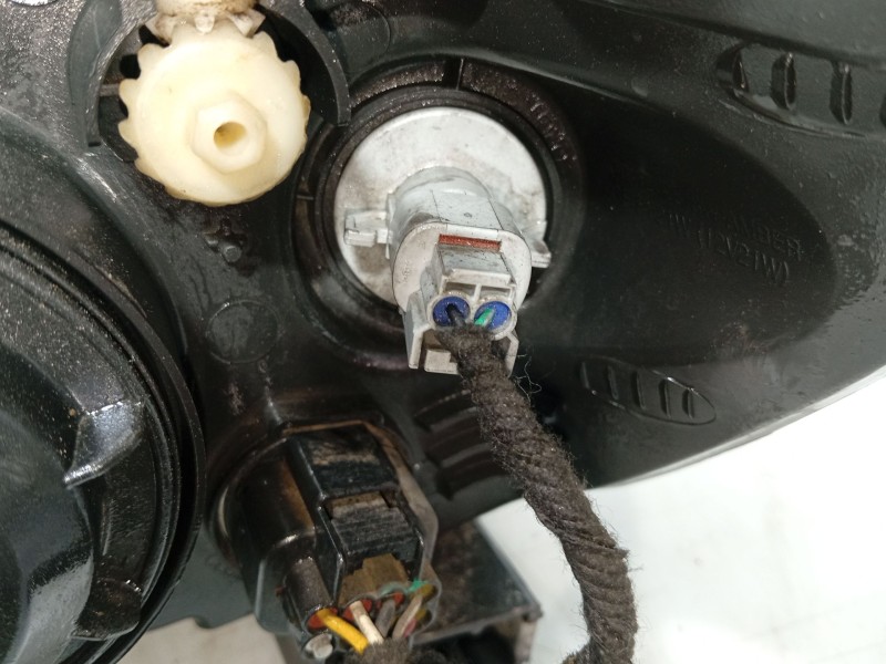 Recambio de faro derecho para chevrolet aveo hatchback (t300) 1.3 d referencia OEM IAM 96831092 / 96831062  