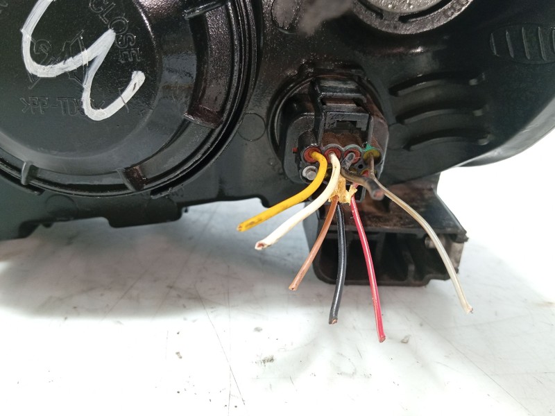 Recambio de faro derecho para chevrolet aveo hatchback (t300) 1.3 d referencia OEM IAM 96831092 / 96831062  