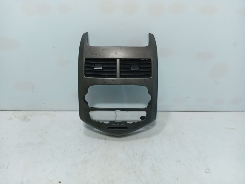 Recambio de moldura para chevrolet aveo hatchback (t300) 1.3 d referencia OEM IAM   