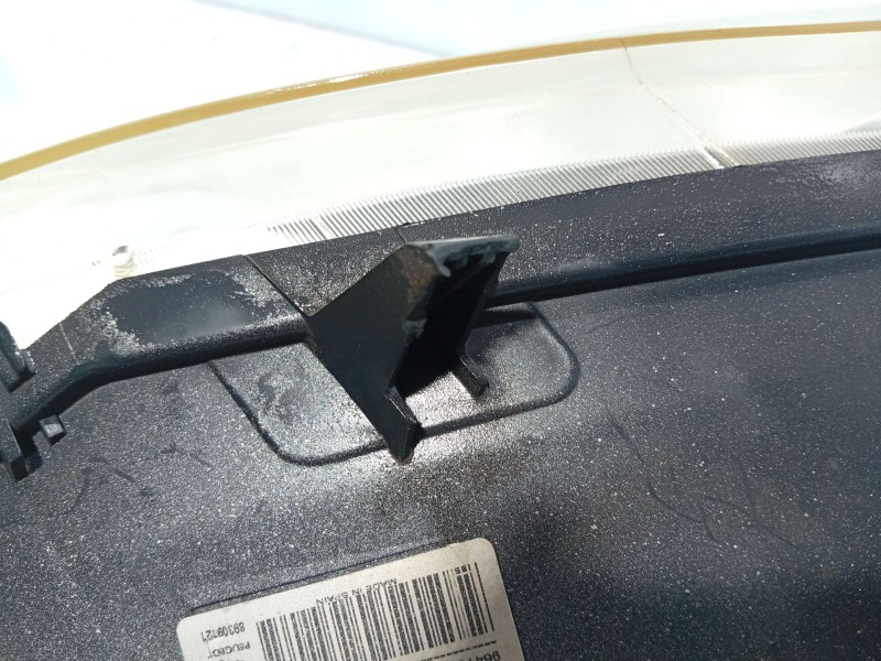Recambio de faro derecho para peugeot 307 (3a/c) 1.4 16v referencia OEM IAM 6205Z2  