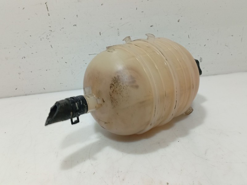 Recambio de deposito expansion para peugeot 206 hatchback (2a/c) 1.4 i referencia OEM IAM 132311  