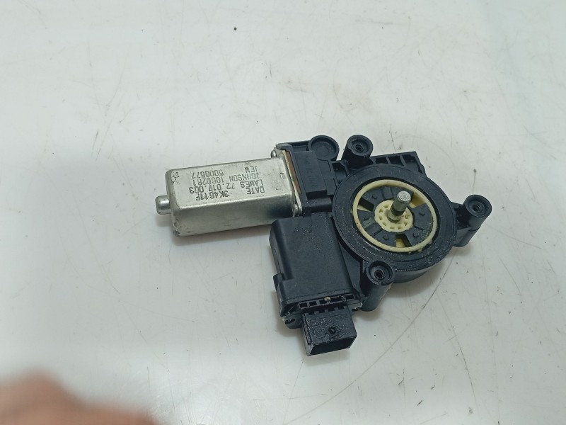 Recambio de motor elevalunas delantero izquierdo para opel corsa d (s07) 1.2 (l08, l68) referencia OEM IAM   