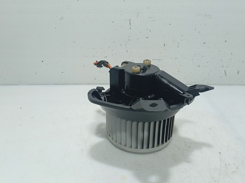 Recambio de ventilador calefaccion para opel corsa d (s07) 1.2 (l08, l68) referencia OEM IAM 13335075  