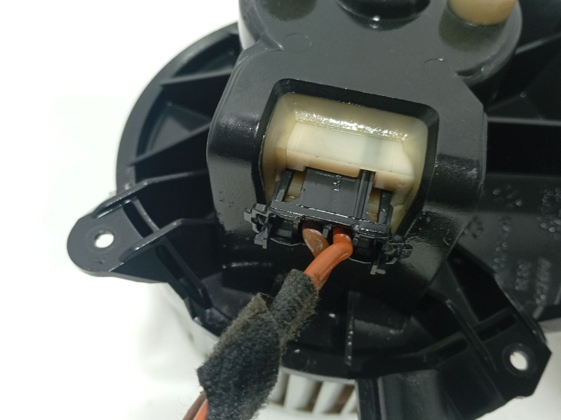 Recambio de ventilador calefaccion para opel corsa d (s07) 1.2 (l08, l68) referencia OEM IAM 13335075  