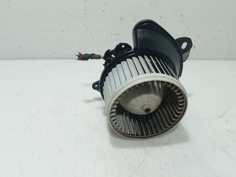 Recambio de ventilador calefaccion para opel corsa d (s07) 1.2 (l08, l68) referencia OEM IAM 13335075  