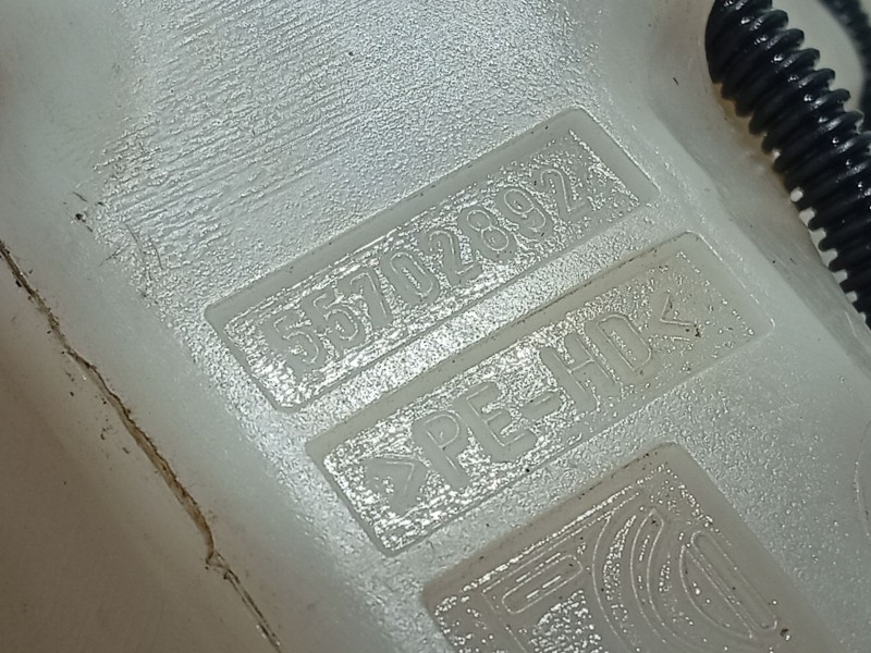 Recambio de deposito limpia para opel corsa d (s07) 1.2 (l08, l68) referencia OEM IAM 55702892  