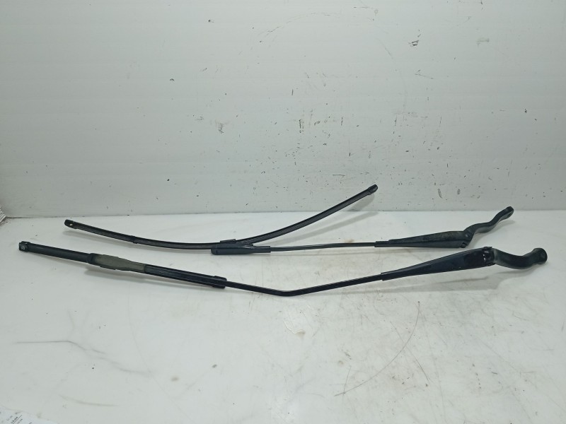 Recambio de brazo limpia delantero izquierdo para opel corsa d (s07) 1.2 (l08, l68) referencia OEM IAM 13284136  