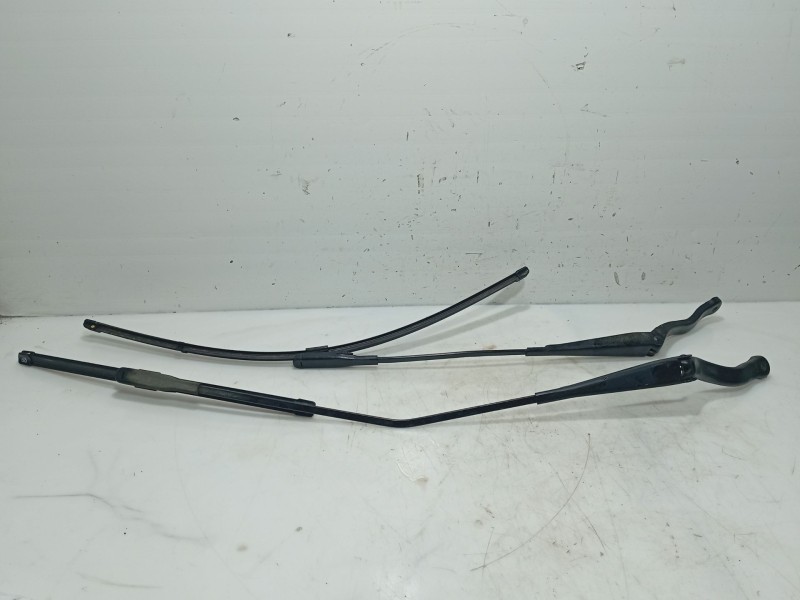 Recambio de brazo limpia delantero izquierdo para opel corsa d (s07) 1.2 (l08, l68) referencia OEM IAM 13284136  
