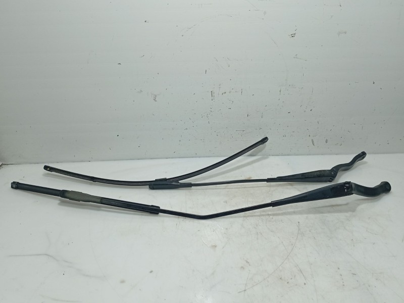 Recambio de brazo limpia delantero izquierdo para opel corsa d (s07) 1.2 (l08, l68) referencia OEM IAM 13284136  