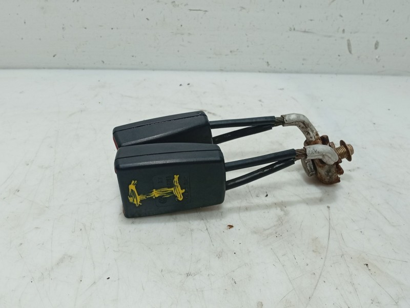 Recambio de anclaje cinturon trasero izquierdo para seat ibiza iii (6l1) 1.4 tdi referencia OEM IAM   