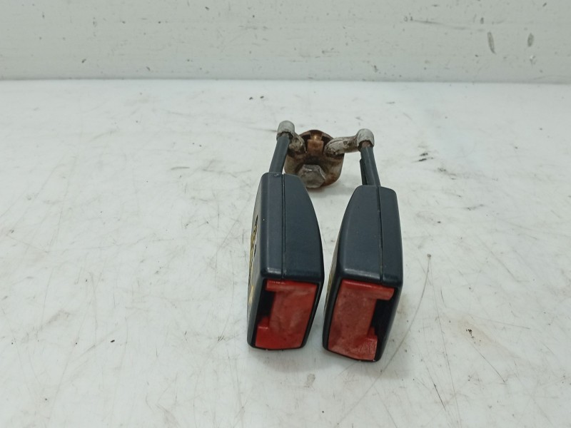 Recambio de anclaje cinturon trasero izquierdo para seat ibiza iii (6l1) 1.4 tdi referencia OEM IAM   