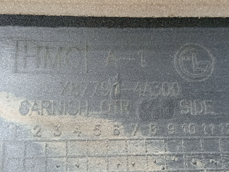 Recambio de moldura para hyundai h-1 / starex autobús (a1) 2.5 td referencia OEM IAM   