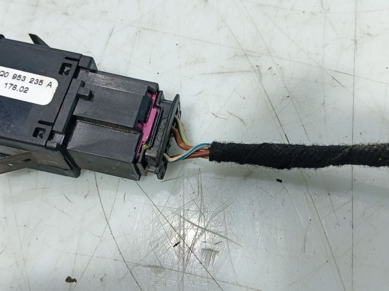 Recambio de warning para volkswagen polo iv (9n_, 9a_) 1.9 sdi referencia OEM IAM 6Q095323501C  