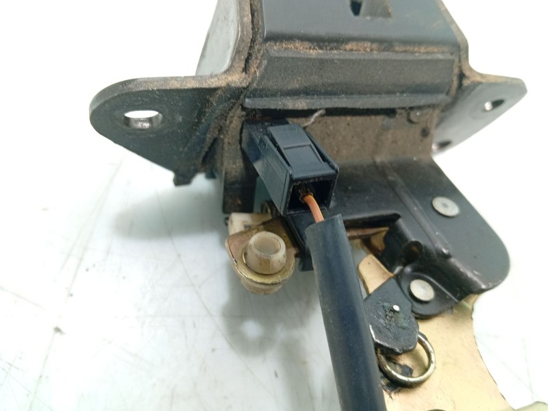 Recambio de cerradura maletero / porton para ssangyong rodius i 2.7 xdi referencia OEM IAM 24574  