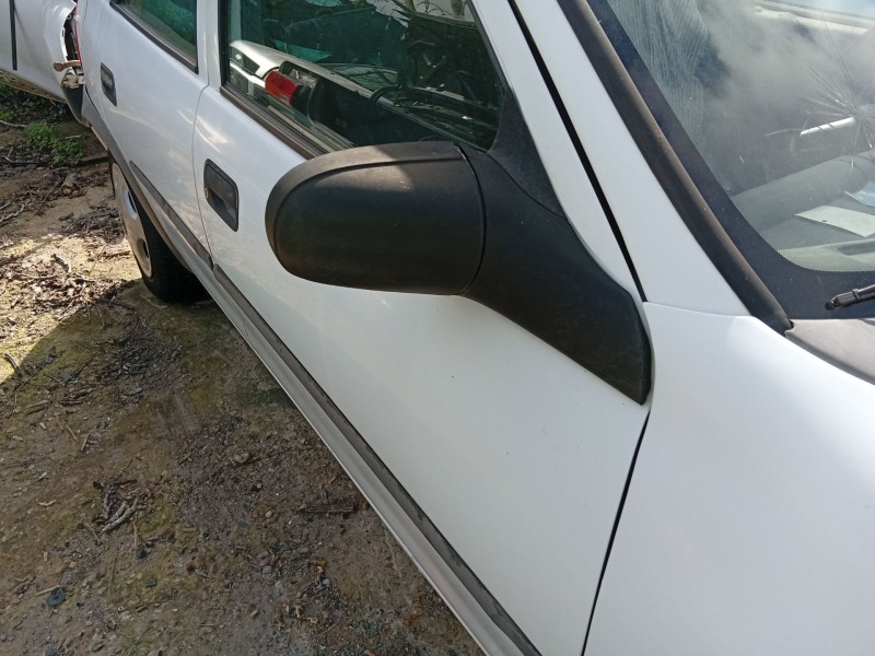 opel corsa b (s93) del año 1997