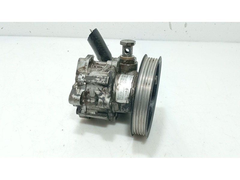 Recambio de bomba direccion para skoda superb i (3u4) 2.0 tdi referencia OEM IAM 8D0145156K 8D0145177D 