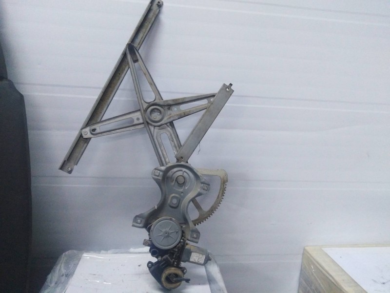 Recambio de elevalunas delantero derecho para toyota yaris 1.4 turbodiesel cat   |   0.08 - ... | 2008 | 90 cv / 66 kw referenci