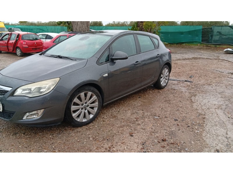 opel astra j (p10) del año 2010