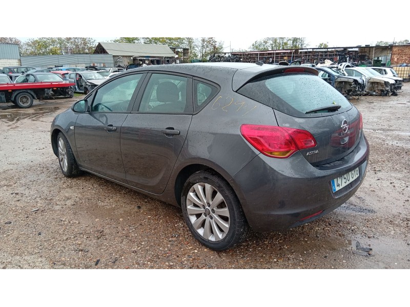 opel astra j (p10) del año 2010