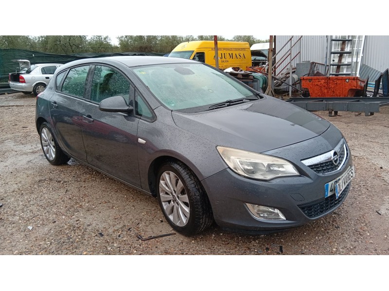 opel astra j (p10) del año 2010