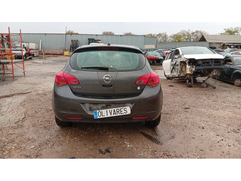 opel astra j (p10) del año 2010