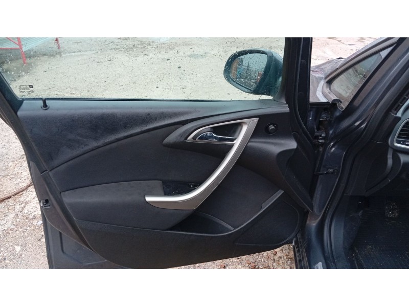 opel astra j (p10) del año 2010