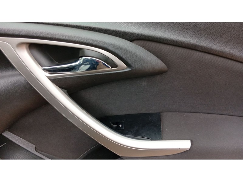 opel astra j (p10) del año 2010