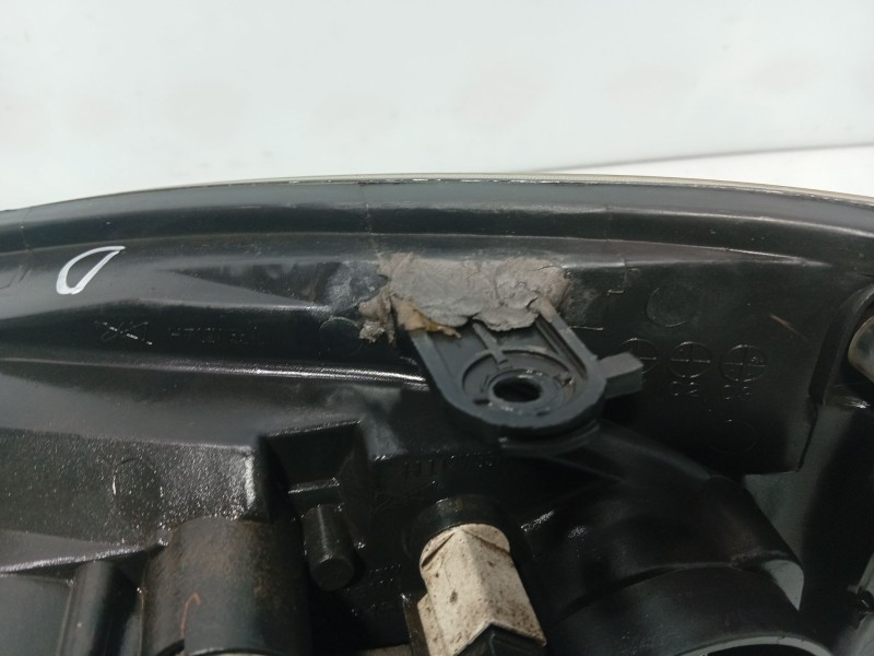 Recambio de faro derecho para nissan primera hatchback (p11) 1.6 16v referencia OEM IAM 26010AU80B  