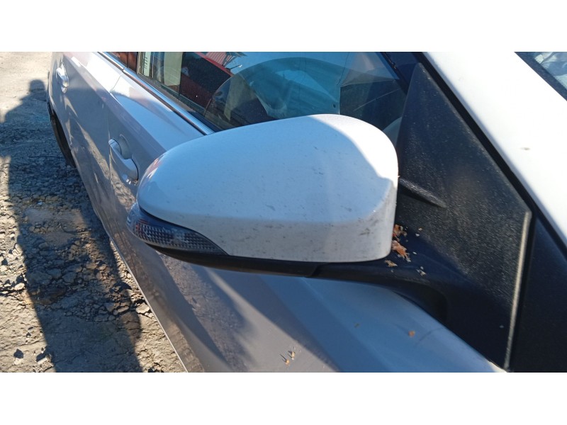 toyota auris (_e18_) del año 2017