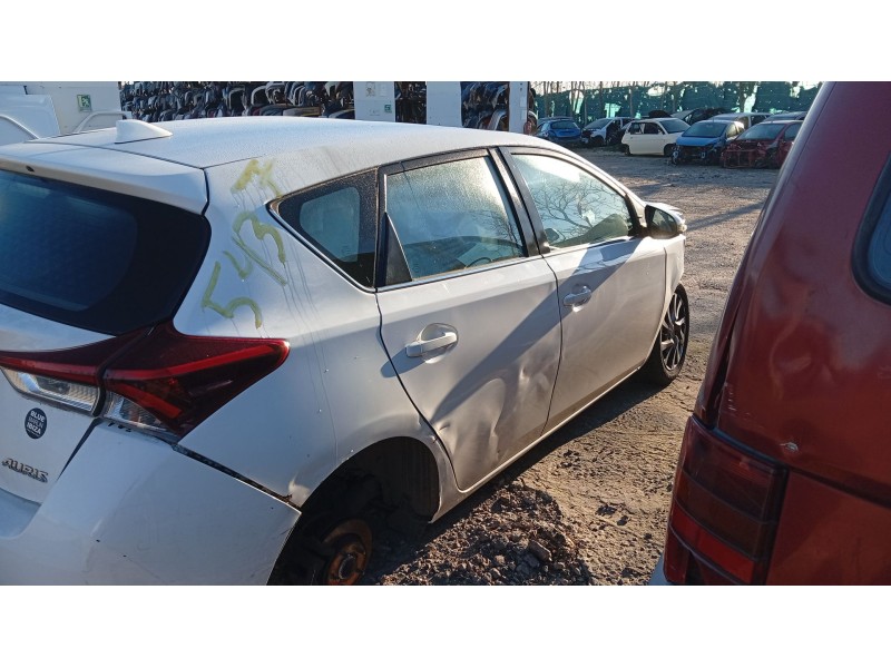 toyota auris (_e18_) del año 2017