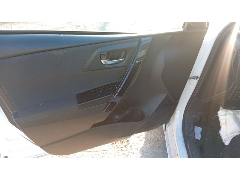 toyota auris (_e18_) del año 2017