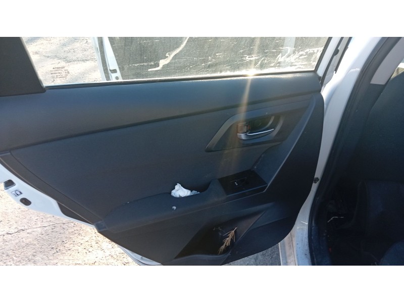 toyota auris (_e18_) del año 2017