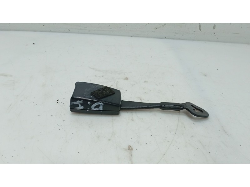 Recambio de anclaje cinturon delantero izquierdo para audi a4 b6 (8e2) 1.9 tdi referencia OEM IAM   