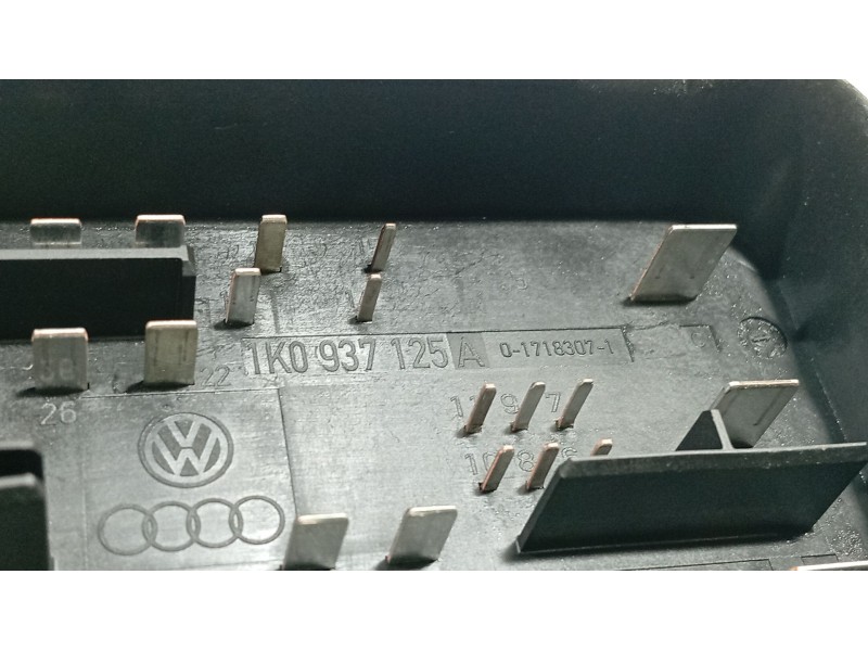 Recambio de caja reles / fusibles para seat leon (1p1) 2.0 tdi 16v referencia OEM IAM 1K0937125A  