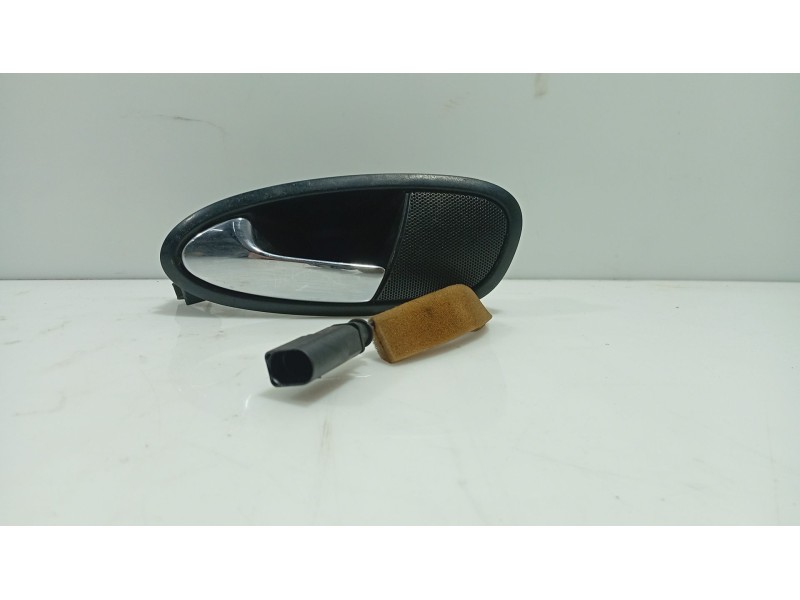 Recambio de maneta interior delantera izquierda para seat leon (1p1) 2.0 tdi 16v referencia OEM IAM 5P0837113B1UQ / 3B0837207GGR