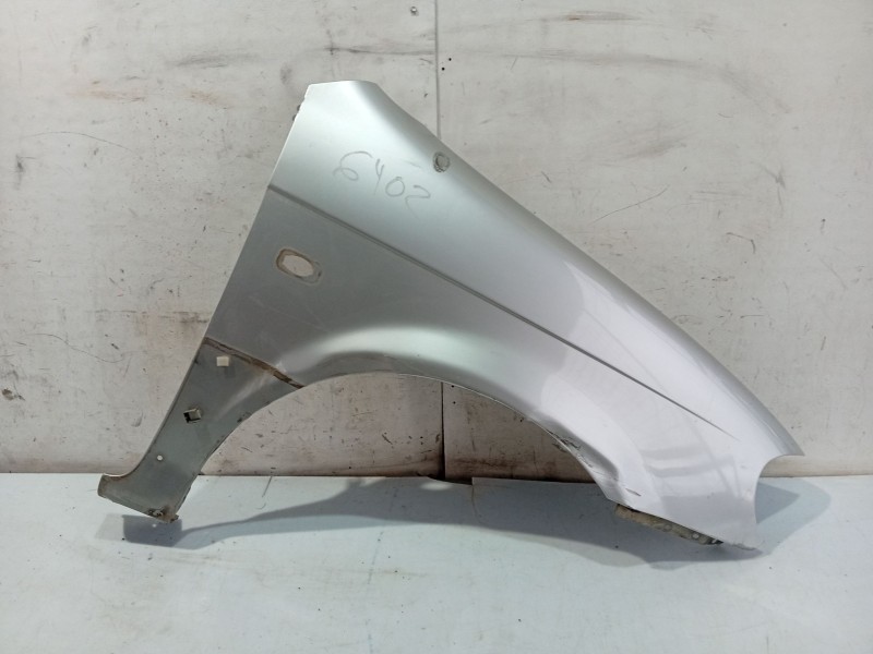 Recambio de aleta delantera derecha para kia carnival ii (gq) 2.9 crdi referencia OEM IAM 0K52Y52111  