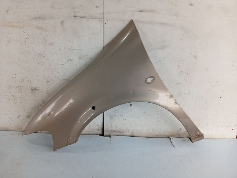 Recambio de aleta delantera izquierda para kia carnival ii (gq) 2.9 crdi referencia OEM IAM 0K52Y52211  