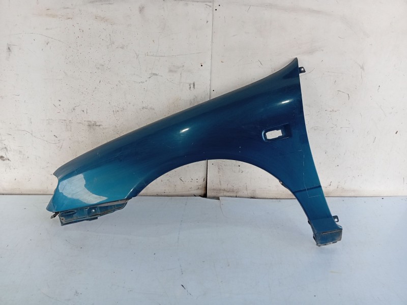 Recambio de aleta delantera izquierda para nissan primera hatchback (p11) 2.0 td referencia OEM IAM 631012J030  