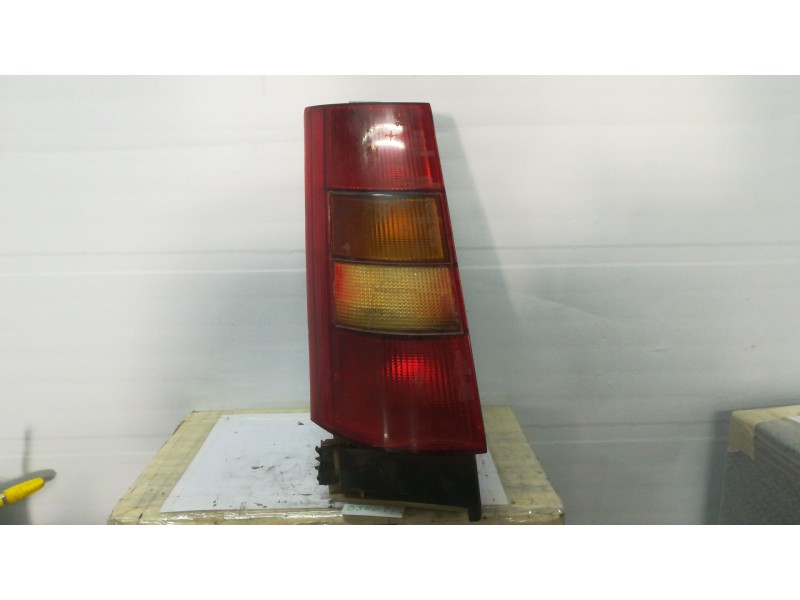 Recambio de piloto trasero izquierdo para renault 5 (b/c40) l (b/c 401)   |   08.86 - ... | 1986 | 45 cv / 33 kw referencia OEM  Recambio de piloto trasero izquierdo para renault 5 (b/c40) l (b/c 401)   |   08.86 - ... | 1986 | 45 cv / 33 kw referencia OEM