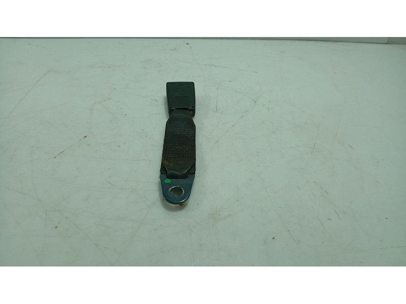 Recambio de anclaje cinturon trasero central para nissan micra iii (k12) 1.2 16v referencia OEM IAM   