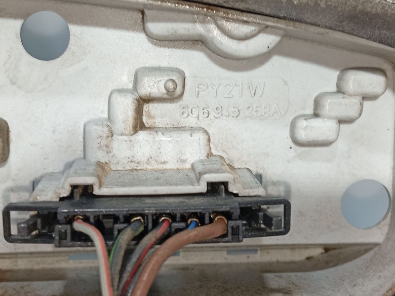 Recambio de portalamparas para volkswagen polo iv (9n_, 9a_) 1.2 referencia OEM IAM   
