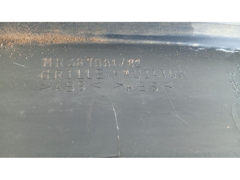 Recambio de rejilla delantera para mitsubishi montero (v60/v70) 3.2 di-d cat referencia OEM IAM   