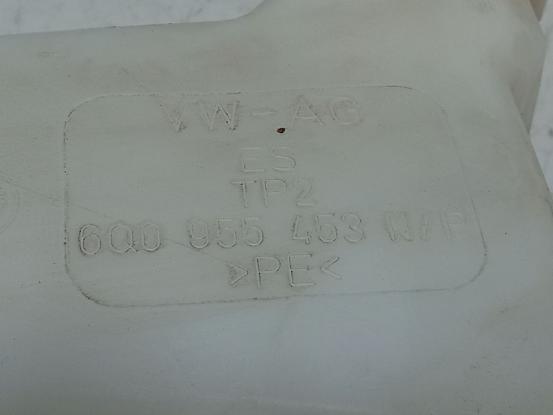 Recambio de deposito limpia para volkswagen polo iv (9n_, 9a_) 1.2 referencia OEM IAM 6Q0955453P  