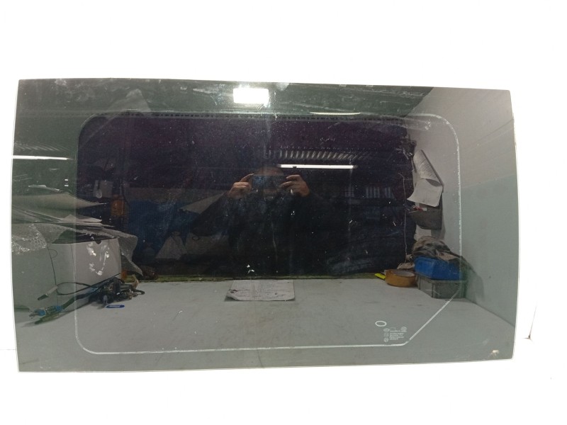 Recambio de luna trasera izquierda para kia carnival ii (gq) 2.9 crdi referencia OEM IAM 0K55273510E  